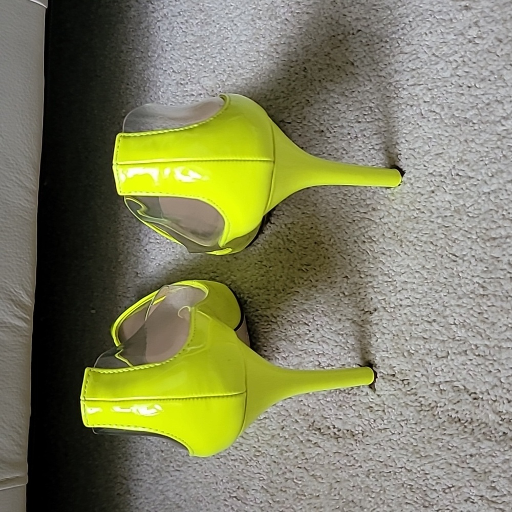 Shoes - Picture 3 of 4